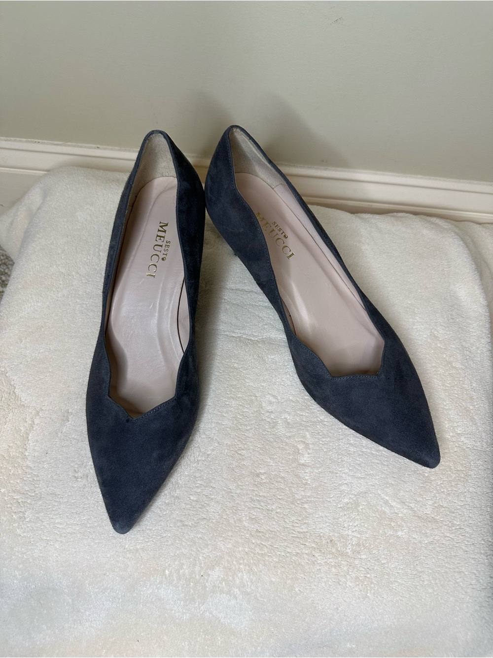 Sesto Meucci Scalloped Suede Pointed Toe Pumps - Gray Size 9
